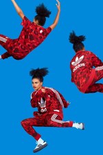 アディダス オリジナルス×べイプのコラボウェア、カモ柄プリントのトラックジャケットやTシャツ｜写真6