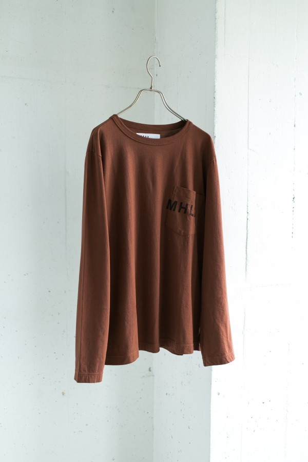 MHL.×アーバンリサーチの"秋色"Tシャツ、ロゴ入り胸ポケットが印象的なロングスリーブ｜写真4