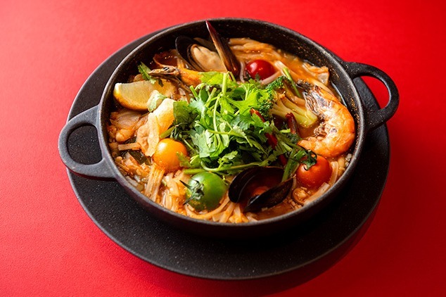 おつまみ｜表参道ヒルズに”旨辛刺激メニュー”が大集結 - 唐辛子たっぷり担々麺や地獄のボロネーゼ