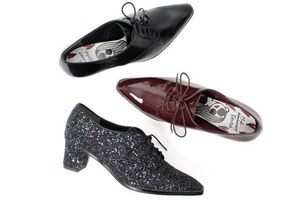 三浦大地×ランダのレースアップシューズ、エナメルやグリッターなど3種