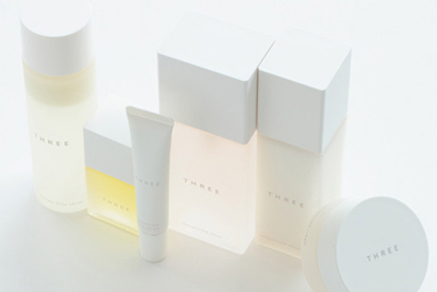 THREEから、女性が秘めた美のポテンシャルを引き出す美容液とトリートメントオイルが登場