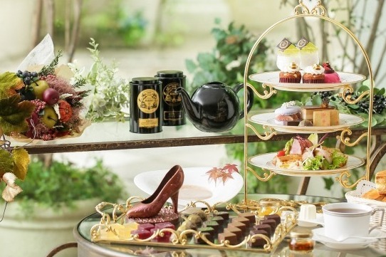 メープルシロップ｜サーウィンストンホテル、秋のアフタヌーンティー - はちみつ＆メープルや季節のフルーツを贅沢に使用