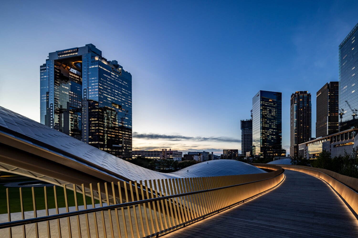 「グラングリーン大阪」高級ホテルや商業施設を“うめきた公園”が繋ぐ街、大阪梅田の大規模再開発｜写真14