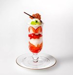 「資生堂パーラー サロン・ド・カフェ」ラゾーナ川崎店の夏限定パフェ3種、夏苺や和素材をふんだんに使用｜写真4