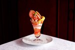 資生堂パーラー 銀座本店 サロン・ド・カフェ、国産桃やいちじくを丸ごと使った限定パフェ登場｜写真2