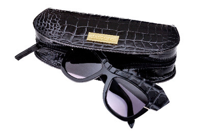 ロベルト カヴァリのアイウェアラインに新作「クロコダイル コレクション」が登場