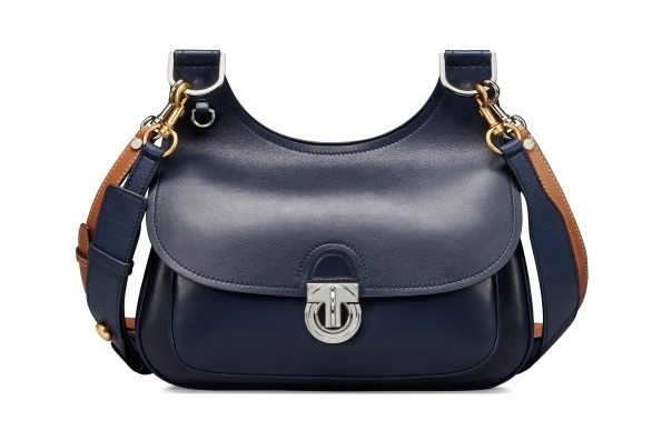 トリー バーチ18年秋冬、鮮やかなレザーのサドルバッグ＆ポインテッドシューズ