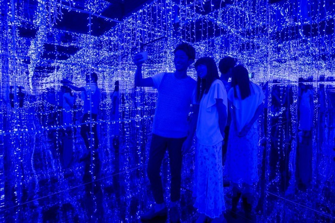 イルミネーション「青の洞窟 OSAKA」大阪ららぽーとEXPOCITYで、日本一高い観覧車が青一色に｜写真3