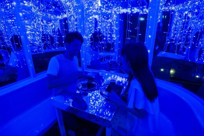 イルミネーション「青の洞窟 OSAKA」大阪ららぽーとEXPOCITYで、日本一高い観覧車が青一色に｜写真6