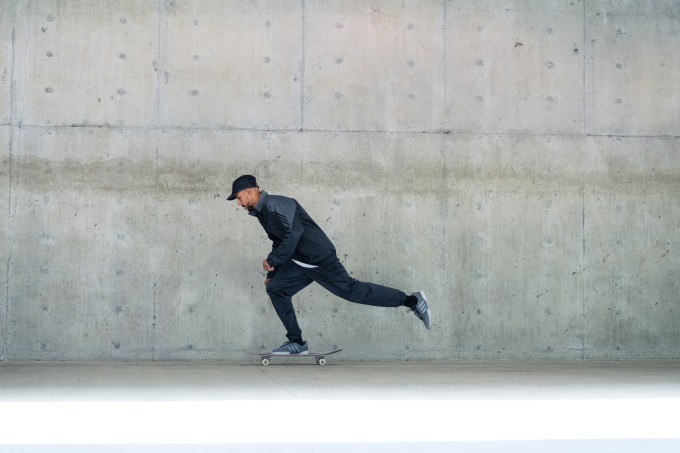 アディダス スケートボーディング×ナンバーズ エディション、霧の朝から着想を得たグレーのスニーカー｜写真13