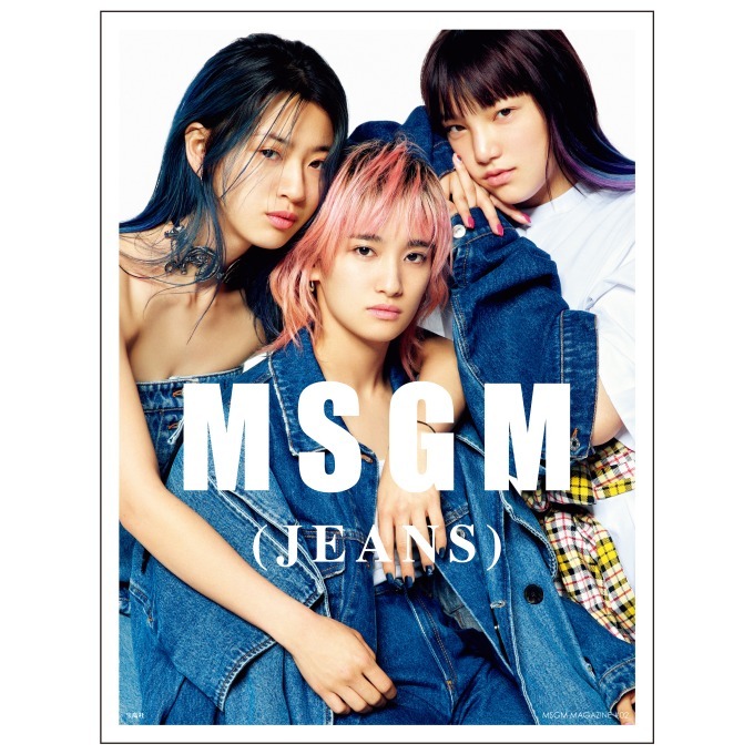 MSGMの限定マガジン『MSGM MAGAZINE #2』デニムのオリジナルミニショルダーバッグ付き | 写真