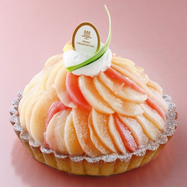 大丸東京店の 桃スイーツ 桃を丸ごと使用したケーキ 桃の果肉を並べたタルトなど約40種 ファッションプレス