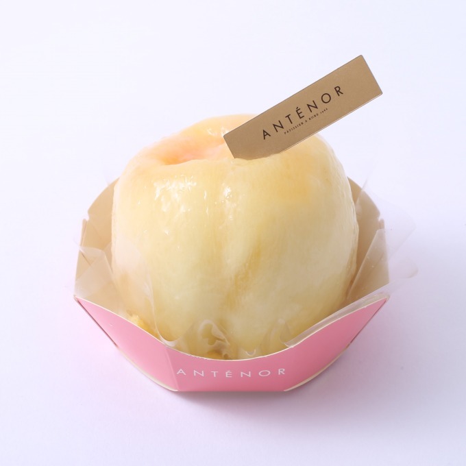 大丸東京店の"桃スイーツ"、桃を丸ごと使用したケーキ＆桃の果肉を並べたタルトなど約40種｜写真2