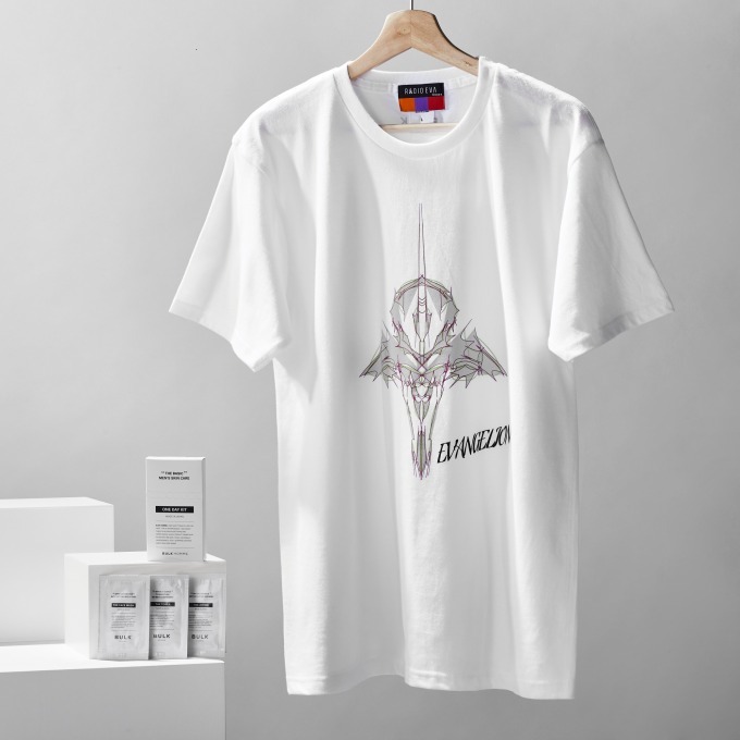 「エヴァンゲリオン」Tシャツ＆トートバッグ、メンズスキンケア「バルクオム」とコラボキット発売 | 写真