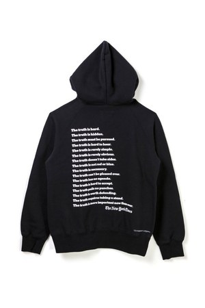 再再販！ sacai 阪急メンズ東京、移転オープン - 限定色ネイビーの「Truth トップス