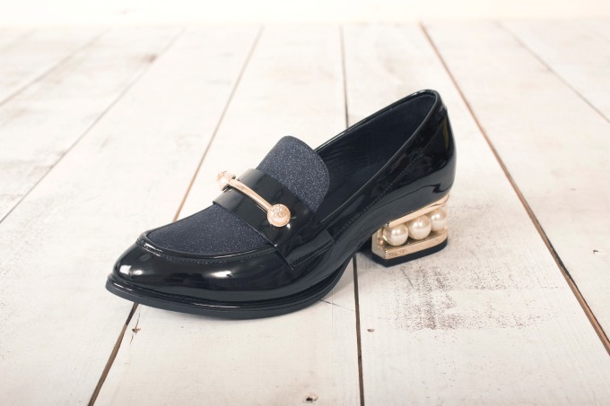 ジェフリーキャンベル「スターパールヒールシューズ」"夜空"のようなラメ入りアッパー×パールヒール