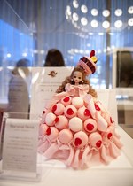 ピエール・エルメ・パリ(PIERRE HERMÉ PARIS) リカちゃん マカロン ナイト｜写真1