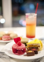 ピエール・エルメ・パリ(PIERRE HERMÉ PARIS) リカちゃん マカロン ナイト｜写真14