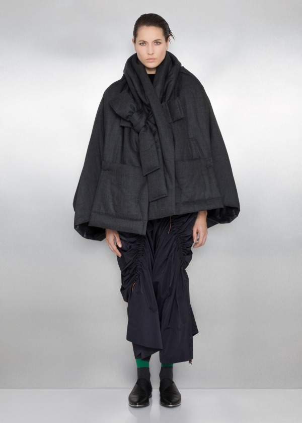 132 5. ISSEY MIYAKE18年秋冬新作、ボリューミーなジャケット＆ギャザートップス｜写真1