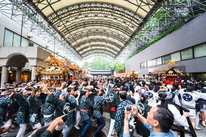 「アークヒルズ秋祭り 2018」赤坂アーク・カラヤン広場で - 巨大神輿＆盆踊り、屋台グルメも｜写真1
