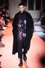 2018年秋冬メンズのおすすめ柄コーデ - プリントTシャツなどおしゃれな着こなしを紹介｜写真1