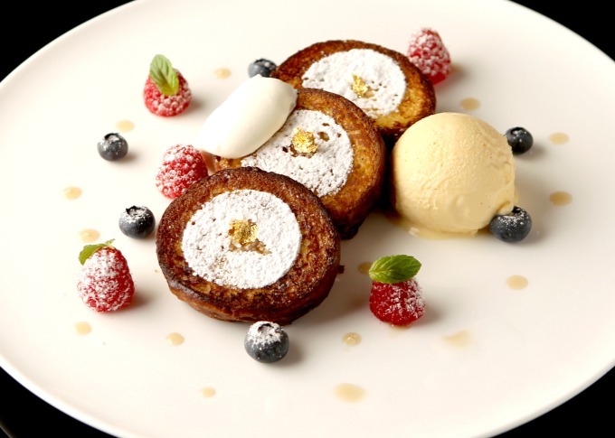「ジョエル・ロブションのフレンチトースト」シナモン＆バニラ香る新作デザート、ベリーを添えて