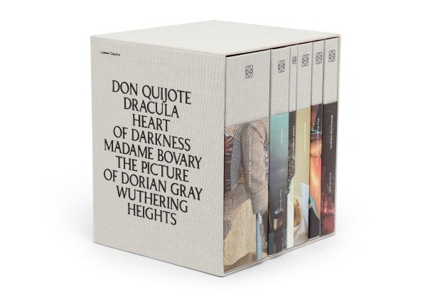 ロエベの限定古典小説セット「ロエベ クラシックス」ジョナサンが選ぶ6冊をスペシャルボックスと合わせて