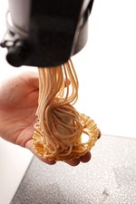 大阪マリオット都ホテル、マロンクリームをその場で絞るモンブランが登場｜写真2