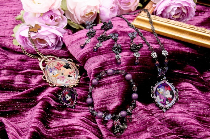 アナ スイ デザインの東京ディズニーリゾート特別グッズ 刺繍バッグやミニー デイジーのアクセサリー ファッションプレス