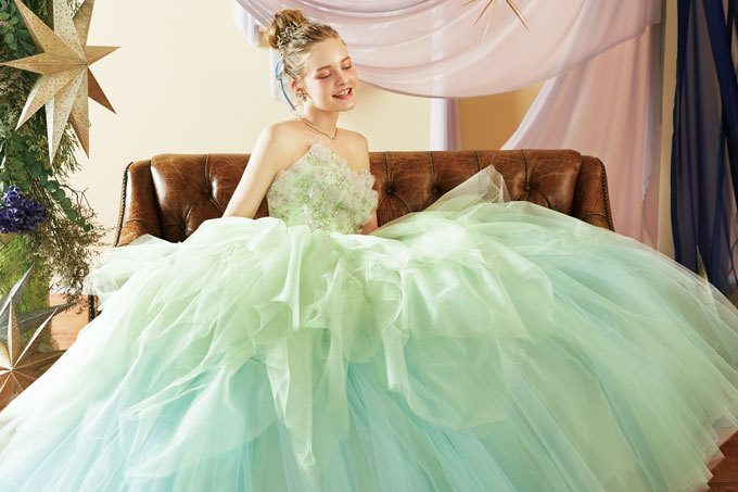 ディズニープリンセスの新作ウエディングドレス、"ティンカー・ベル"が着想のフェアリーなデザイン｜写真36