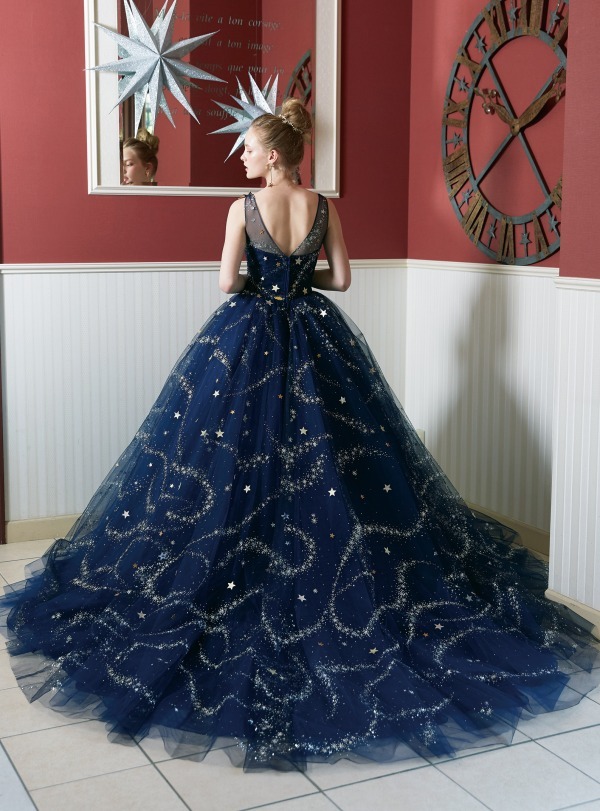 ディズニープリンセスの新作ウエディングドレス、"ティンカー・ベル"が着想のフェアリーなデザイン｜写真41