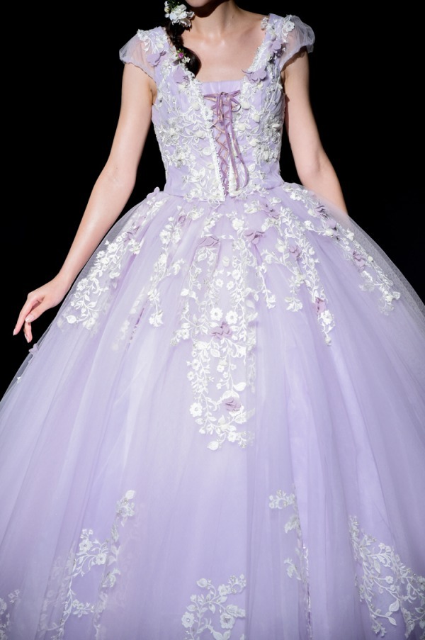 ディズニープリンセスの新作ウエディングドレス、"ティンカー・ベル"が着想のフェアリーなデザイン｜写真23