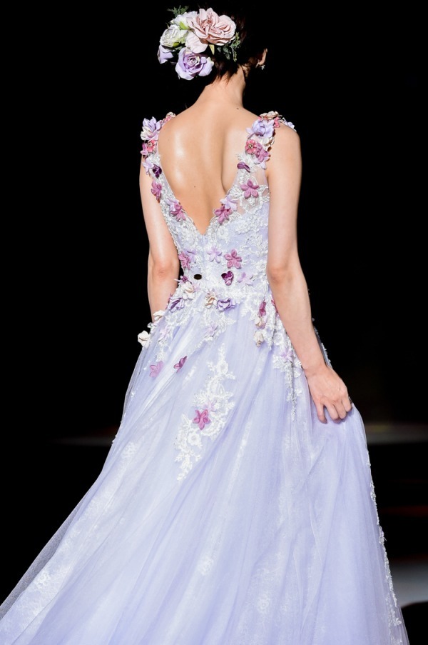 ディズニープリンセスの新作ウエディングドレス、"ティンカー・ベル"が着想のフェアリーなデザイン｜写真30