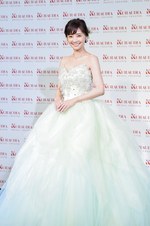 ディズニープリンセスの新作ウエディングドレス、"ティンカー・ベル"が着想のフェアリーなデザイン｜写真31