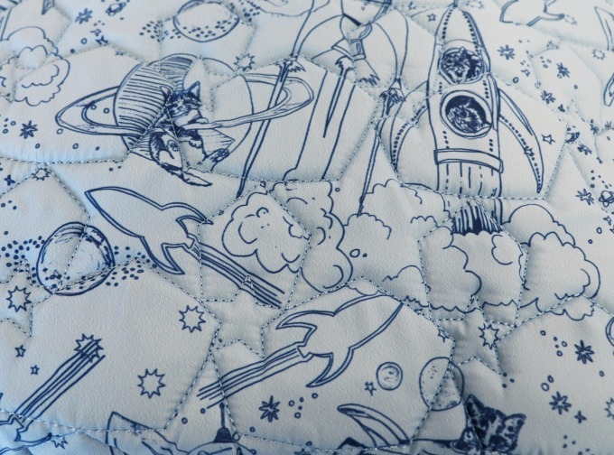 ポール & ジョー シスターから、宇宙を旅するネコを描いたバッグや財布など新シリーズ｜写真3