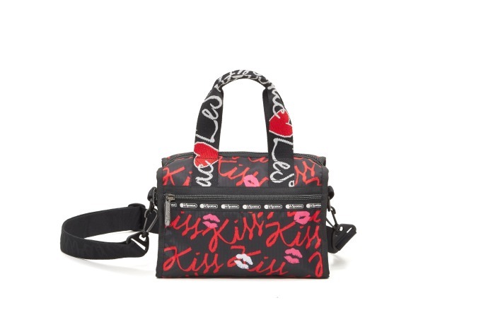 Emma Satchel / Print: Big Kiss Hot Pink 17,000円＋税