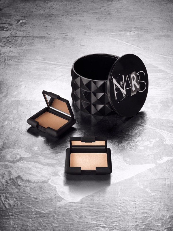 ＜NARS＞人気コスメアイテムをセットした、パンキッシュなスペシャルボックス