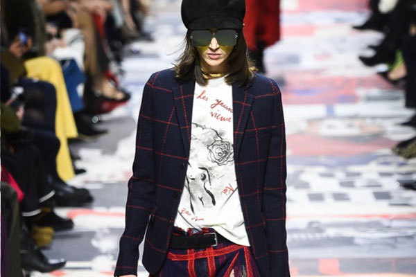 “透けアイテム”は冬でもマスト - 女度を格上げするシースルーorクラシカルレース