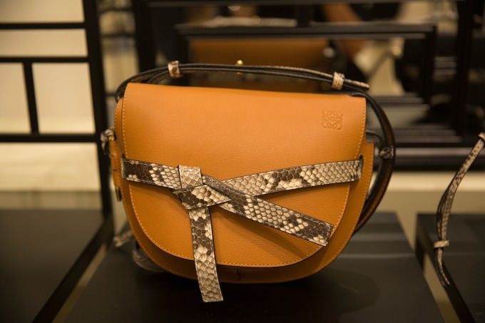 ロエベ(LOEWE) ゲート｜写真2