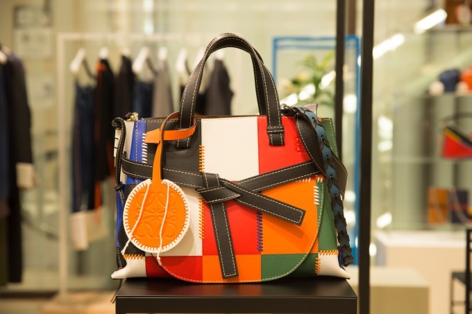 ロエベ(LOEWE) ゲート｜写真6