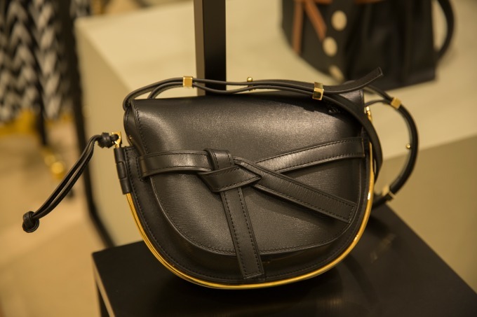 ロエベ(LOEWE) ゲート｜写真3