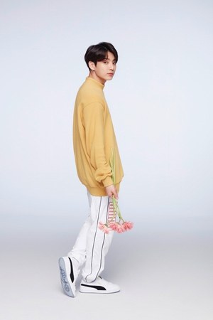 プーマ Bts 防弾少年団 コラボスニーカー バスケットパテント Bts 発売 ファッションプレス