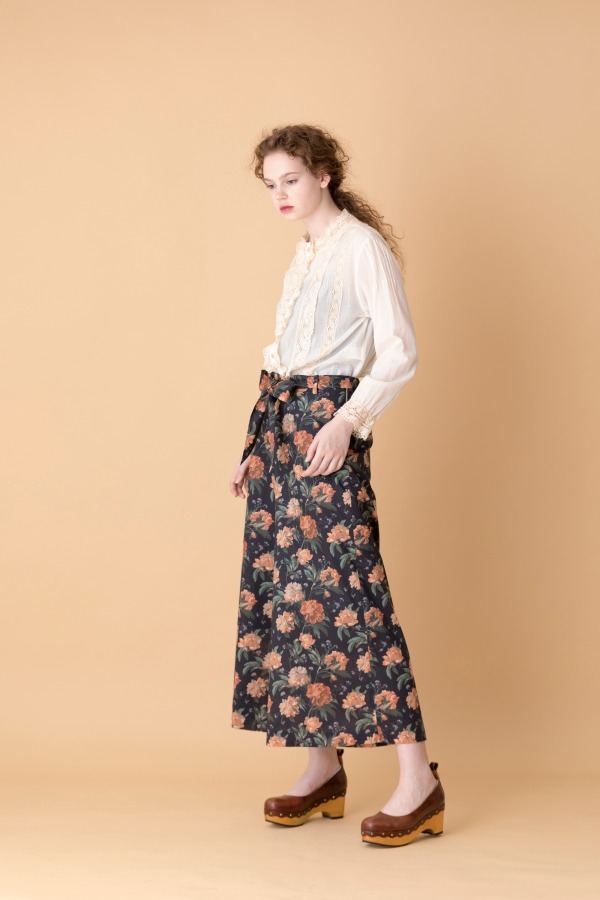 ジェーンマープルドンルサロンより秋の新作、東欧フォークロアのパッチワークスカートや花柄ドレス｜写真36
