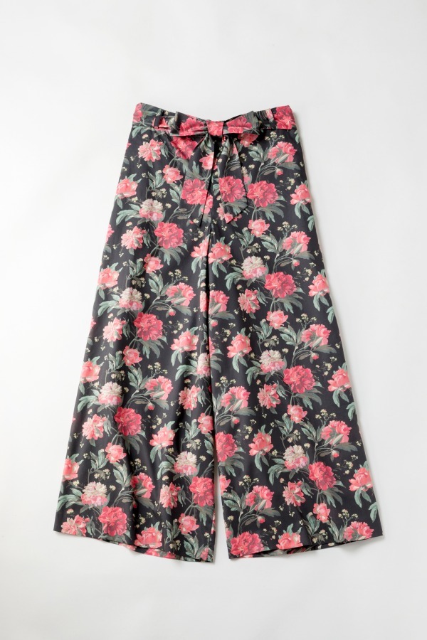 ジェーンマープルドンルサロンより秋の新作、東欧フォークロアのパッチワークスカートや花柄ドレス｜写真23