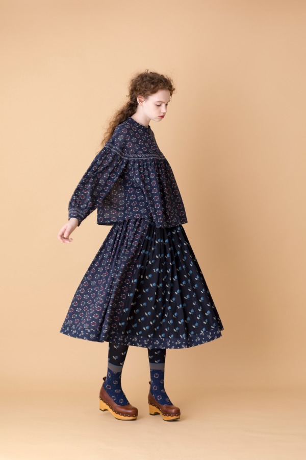 ジェーンマープルドンルサロンより秋の新作、東欧フォークロアのパッチワークスカートや花柄ドレス｜写真30