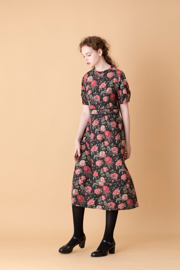 ジェーンマープルドンルサロンより秋の新作、東欧フォークロアのパッチワークスカートや花柄ドレス｜写真40