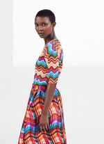 プリーツ プリーズ イッセイ ミヤケの新作、自然が描く“縞の世界”をジャケットやパンツに｜写真4