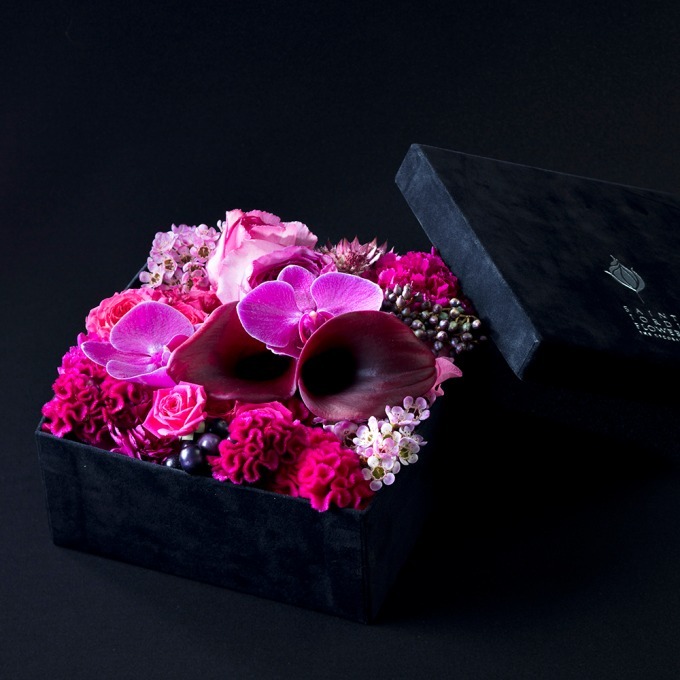 フラワーショップが作る"花咲くハット"＆扇形ブーケ、ホットピンクがテーマ｜写真3