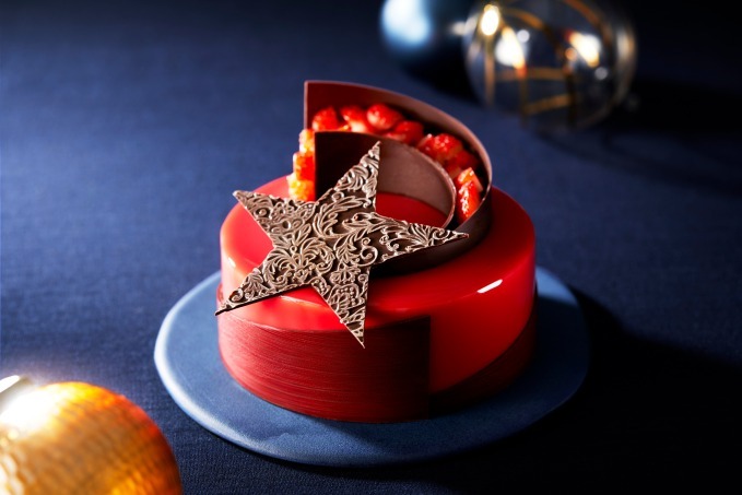 ザ・キャピトルホテル 東急のクリスマス、流れ星のムースケーキや雪だるま型のケーキなど｜写真1