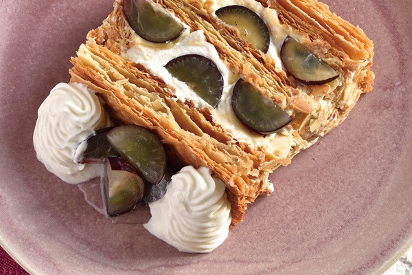 レストラン キハチ「サクサクの巨峰パイ」